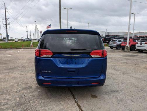 2021 Chrysler Voyager LX
