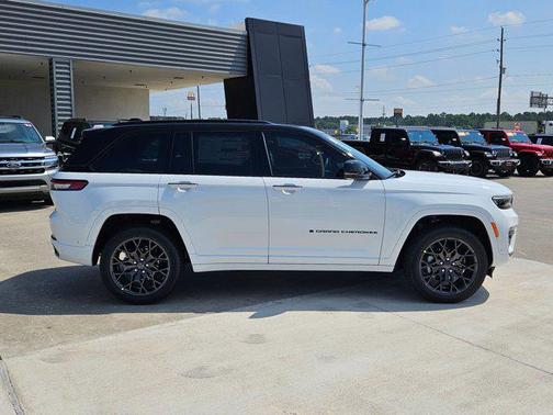 2025 Jeep Grand Cherokee Summit