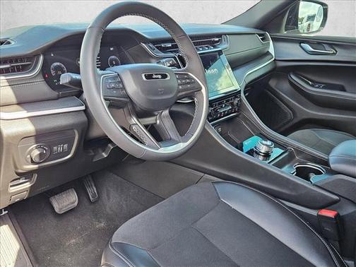 Silver Zynith 2025 Jeep Grand Cherokee L Altitude