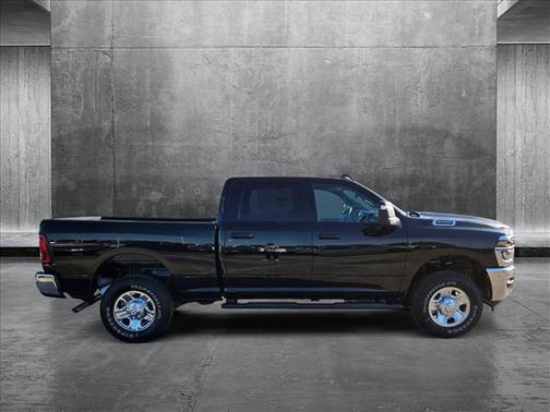 2025 RAM 2500 Tradesman Crew Cab 4x4 6'4' Box