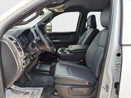 2024 RAM 3500 Tradesman Crew Cab 4x4 8' Box