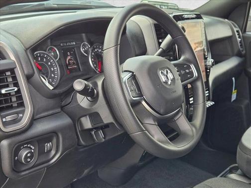 Diamond Black Crystal Pearlcoat 2026 RAM 2500 Black Express Crew Cab 4x4 6'4' Box