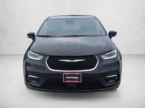 Diamond Black Crystal Pearlcoat 2024 Chrysler Pacifica Touring L