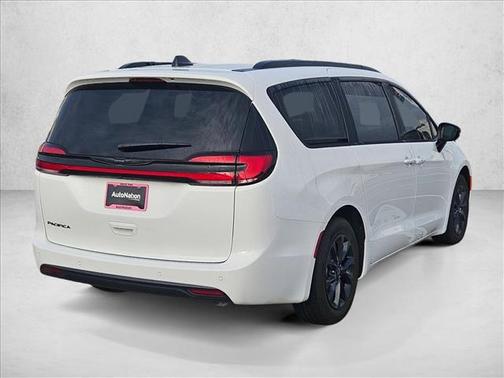 2025 Chrysler Pacifica L