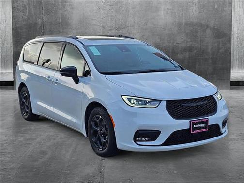 2025 Chrysler Pacifica Hybrid Premium S Appearance Pkg