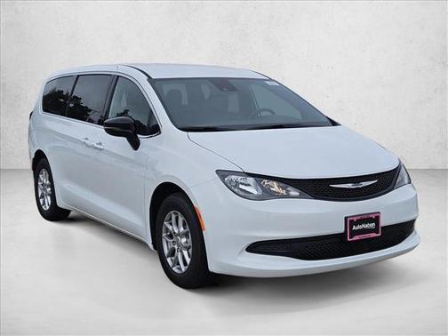 2025 Chrysler Voyager LX