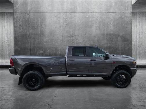 2025 RAM 3500 Laramie Crew Cab 4x4 8' Box
