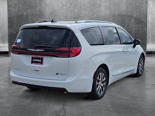 2025 Chrysler Pacifica L