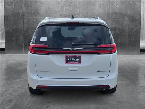 2025 Chrysler Pacifica L