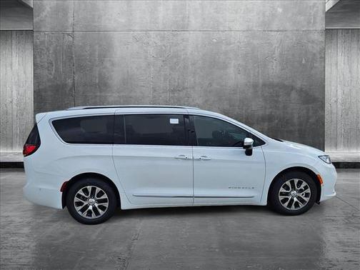 2025 Chrysler Pacifica L
