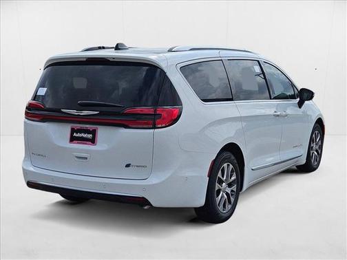 2025 Chrysler Pacifica L