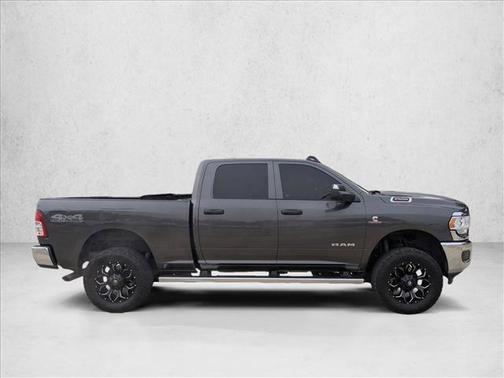 2022 RAM 2500 Tradesman Crew Cab 4x4 6'4' Box