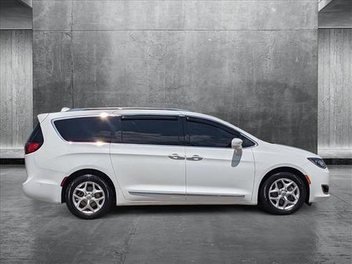 2020 Chrysler Pacifica Touring-L Plus