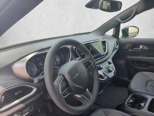 Bright White Clearcoat 2026 Chrysler Pacifica L