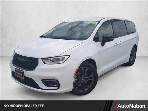 Bright White Clearcoat 2026 Chrysler Pacifica L