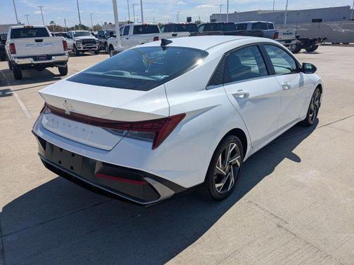 2025 Hyundai ELANTRA SEL