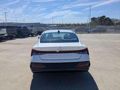 2025 Hyundai ELANTRA SEL