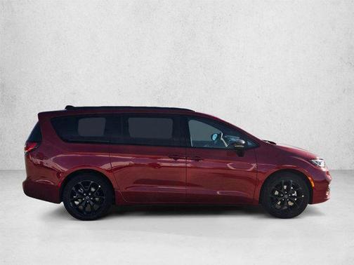 Red Hot Pearlcoat 2026 Chrysler Pacifica Limited