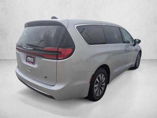 Silver Mist Clearcoat 2024 Chrysler Pacifica Hybrid Select