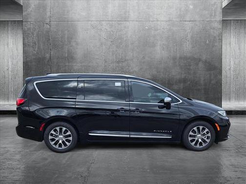 2025 Chrysler Pacifica L