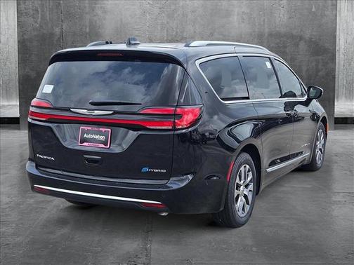 2025 Chrysler Pacifica L