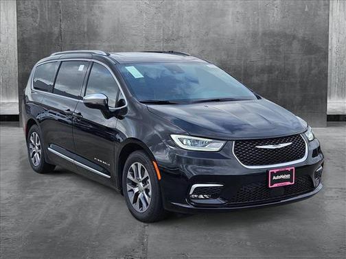 2025 Chrysler Pacifica L