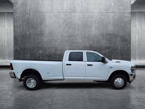 2025 RAM 3500 Tradesman Crew Cab 4x4 8' Box
