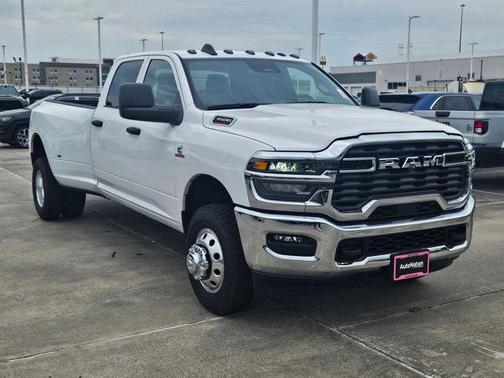 2025 RAM 3500 Tradesman Crew Cab 4x4 8' Box