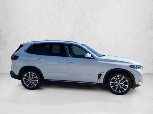 White 2025 BMW X5 xDrive40i