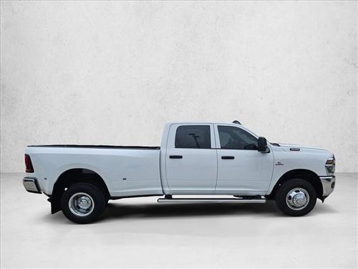 Bright White Clearcoat 2026 RAM 3500 Tradesman Crew Cab 4x4 8' Box