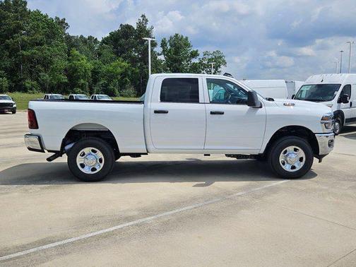 2025 RAM 2500 Tradesman Crew Cab 4x4 6'4' Box
