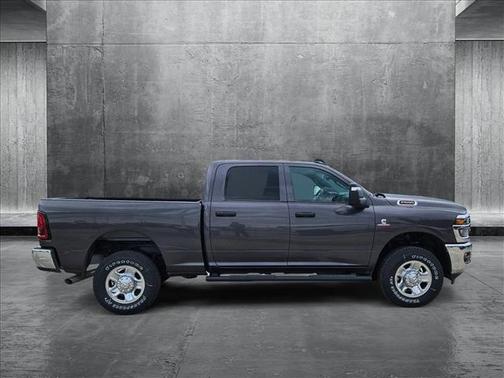 2025 RAM 2500 Tradesman Crew Cab 4x4 6'4' Box
