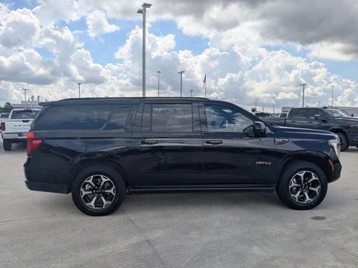 Onyx Black 2025 GMC Yukon XL 4WD AT4