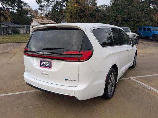 2024 Chrysler Pacifica Hybrid Select