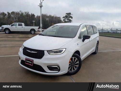 2024 Chrysler Pacifica Hybrid Select