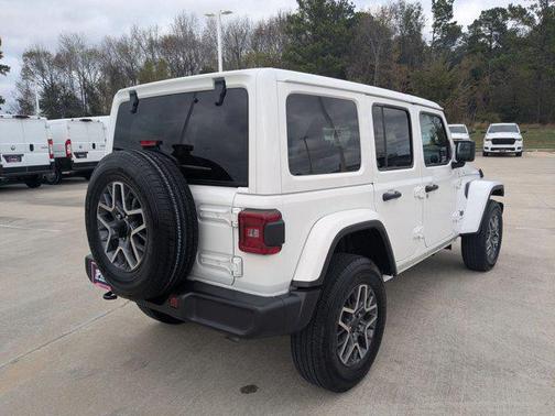 2025 Jeep Wrangler 4-Door Sahara 4x4