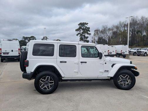 2025 Jeep Wrangler 4-Door Sahara 4x4