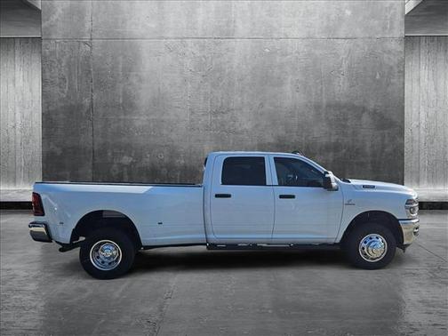 2025 RAM 3500 Tradesman Crew Cab 4x4 8' Box