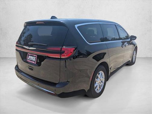 Diamond Black Crystal Pearlcoat 2024 Chrysler Pacifica Touring L