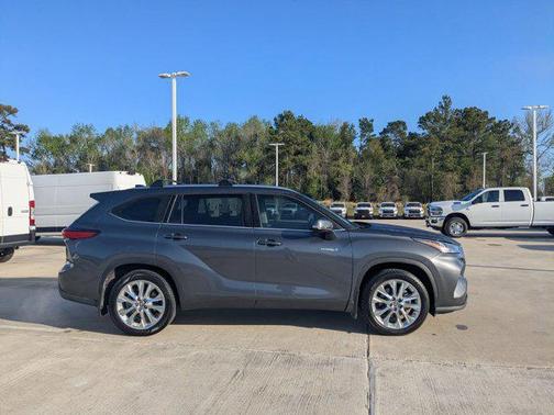 Magnetic Gray Metallic 2020 Toyota Highlander Hybrid Limited