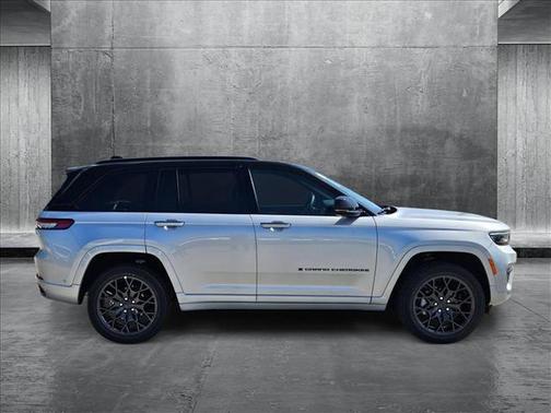 2025 Jeep Grand Cherokee Summit