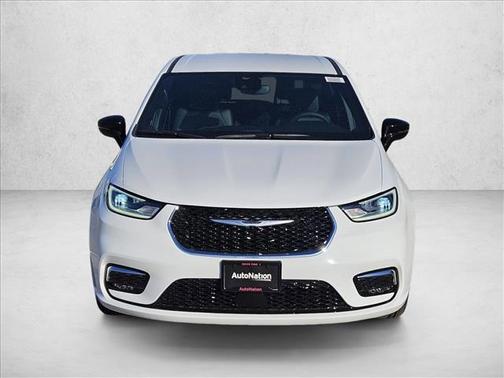 2025 Chrysler Pacifica L