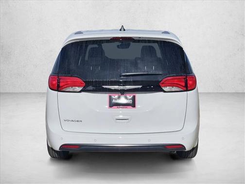 2025 Chrysler Voyager LX