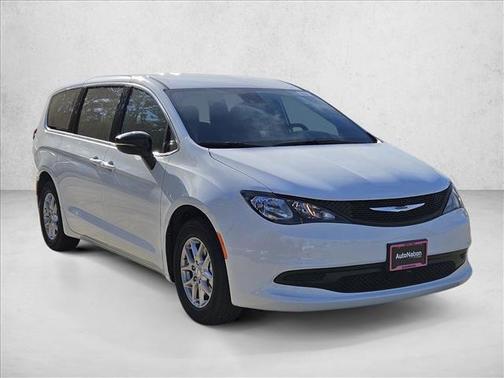 2025 Chrysler Voyager LX