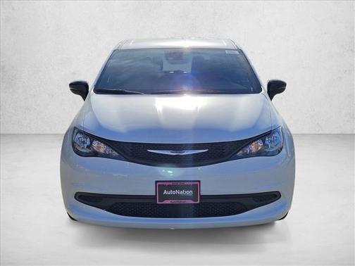 2025 Chrysler Voyager LX