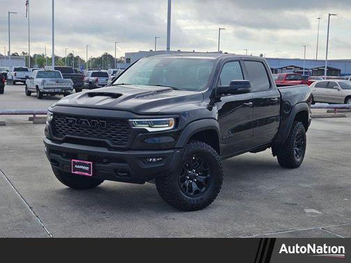 Diamond Black Crystal Pearlcoat 2026 RAM 1500 RHO Crew Cab 4x4 5'7' Box