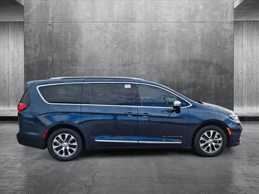 2025 Chrysler Pacifica L