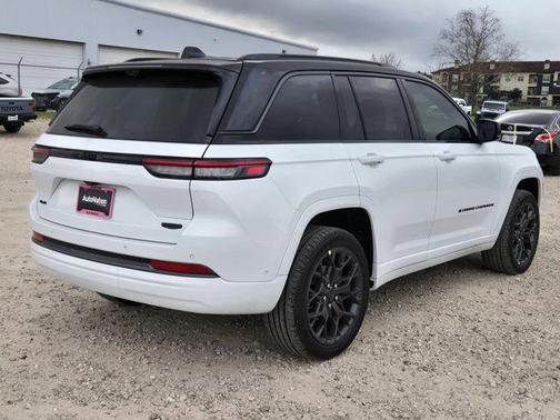 2026 Jeep Grand Cherokee Summit