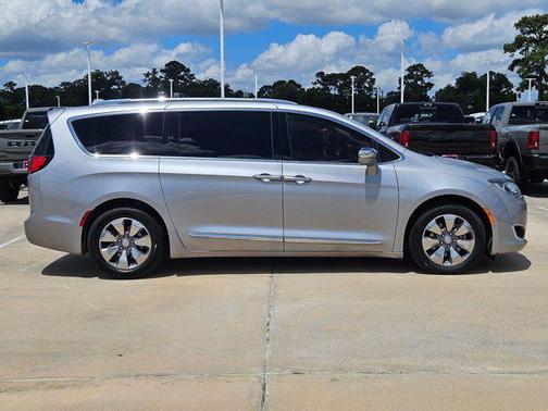 2018 Chrysler Pacifica Hybrid Limited