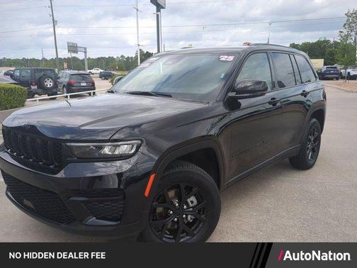 Diamond Black Crystal Pearlcoat 2025 Jeep Grand Cherokee Altitude